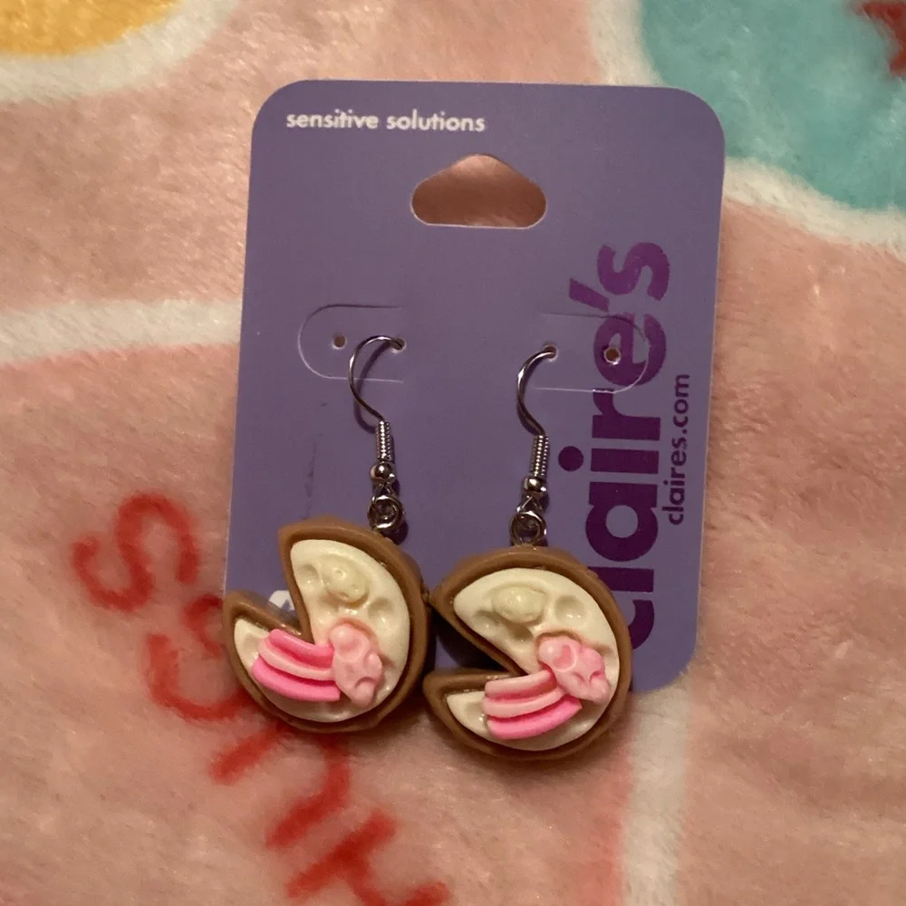 4/$15 💗 NWT Claire’s Novelty Food Cake Earrings